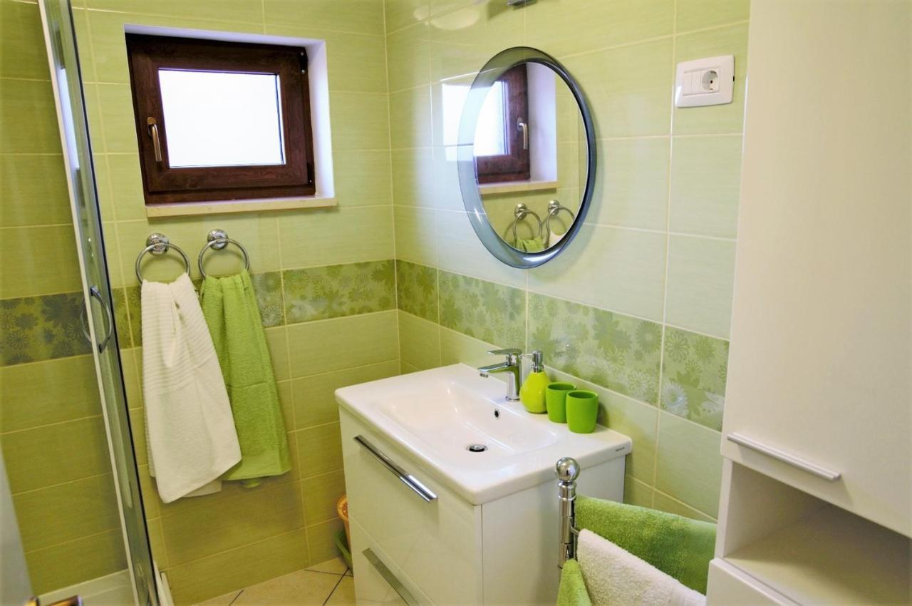 Amaryllis Residence, Apartment Diana & Deluxe Rooms With Shared Kitchen Veli Losinj Exterior photo