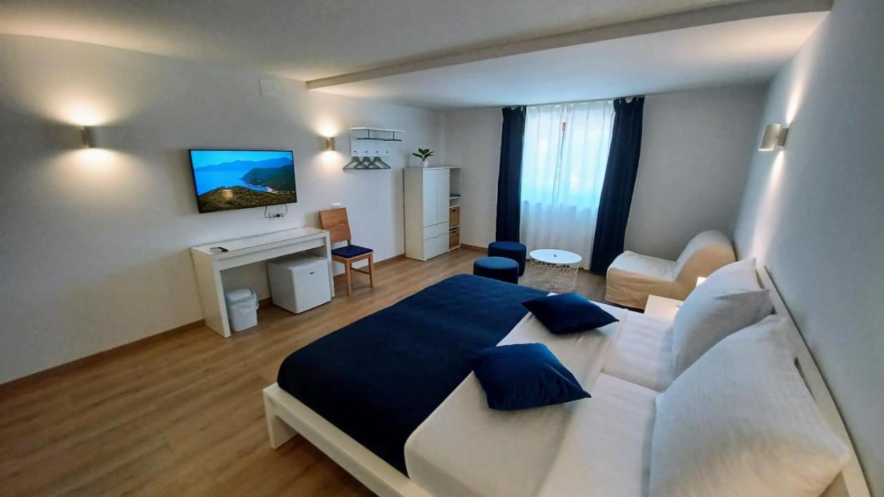 Amaryllis Residence, Apartment Diana & Deluxe Rooms With Shared Kitchen Veli Losinj Exterior photo