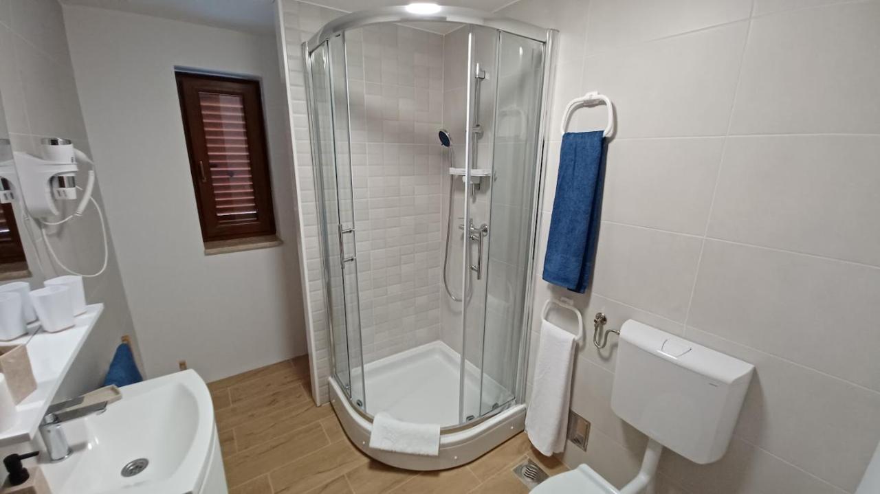 Amaryllis Residence, Apartment Diana & Deluxe Rooms With Shared Kitchen Veli Losinj Exterior photo