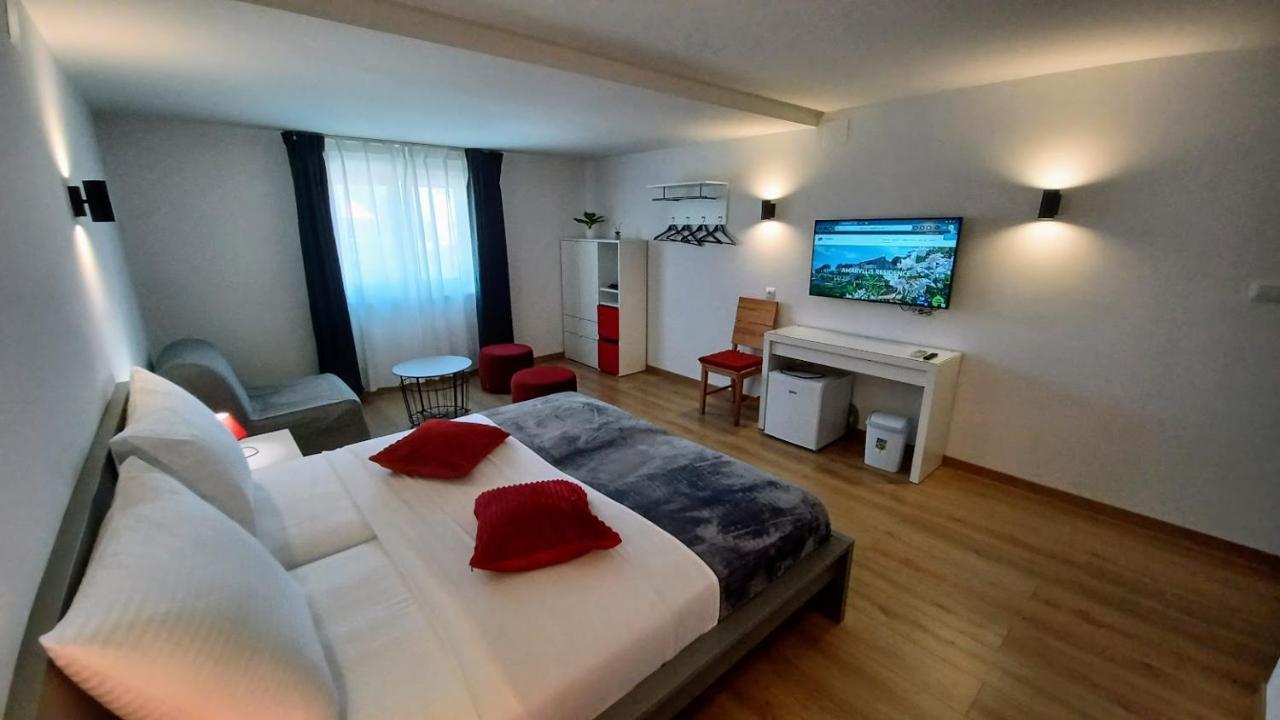 Amaryllis Residence, Apartment Diana & Deluxe Rooms With Shared Kitchen Veli Losinj Exterior photo