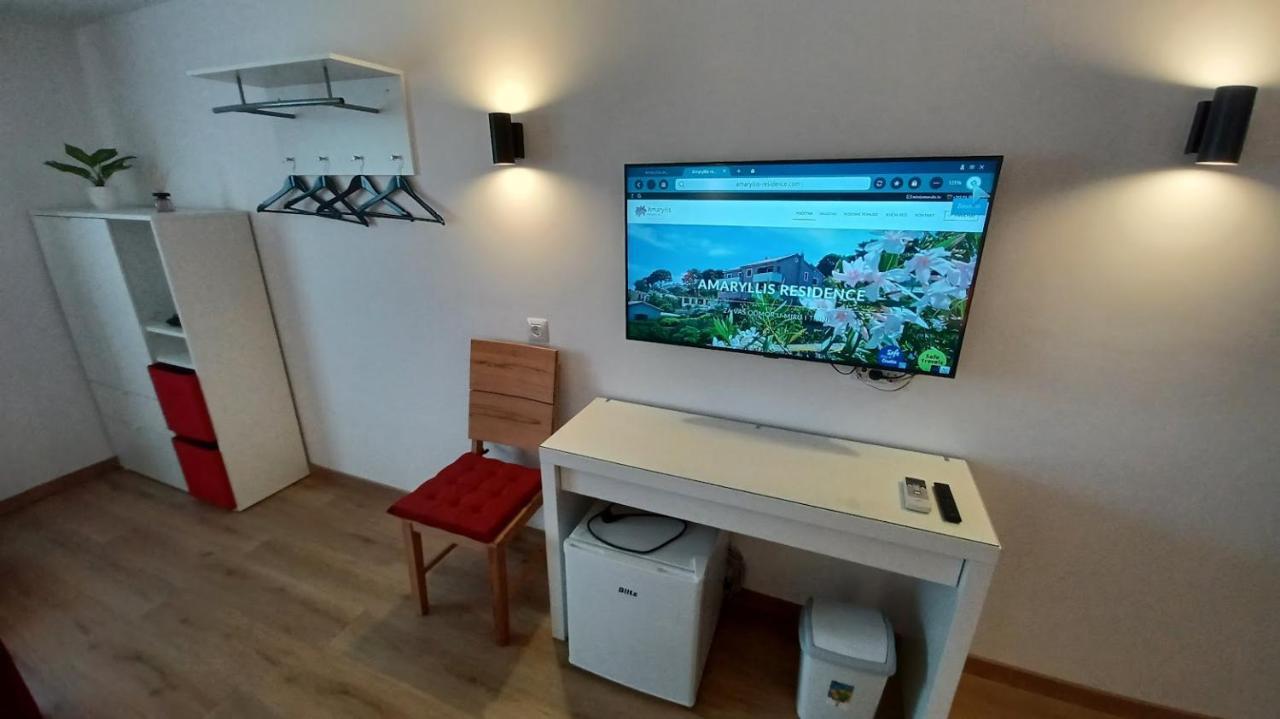 Amaryllis Residence, Apartment Diana & Deluxe Rooms With Shared Kitchen Veli Losinj Exterior photo