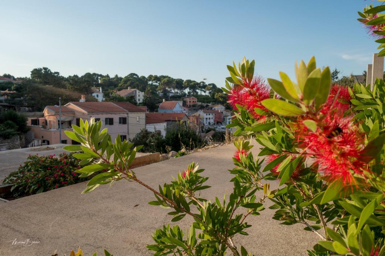 Amaryllis Residence, Apartment Diana & Deluxe Rooms With Shared Kitchen Veli Losinj Exterior photo