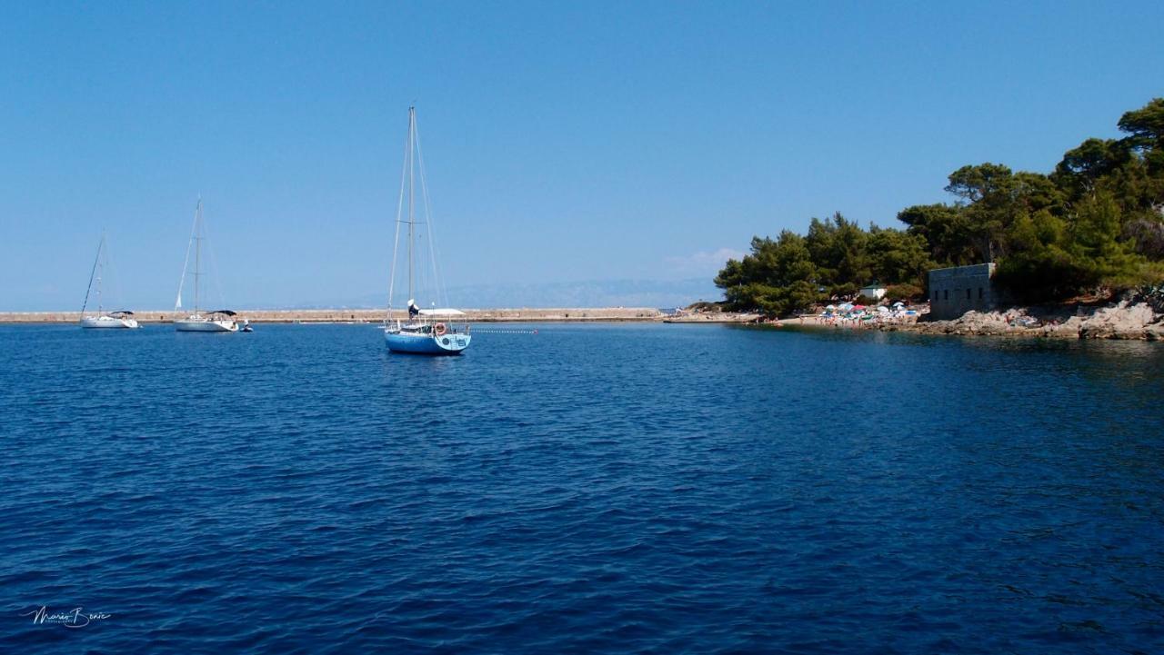 Amaryllis Residence, Apartment Diana & Deluxe Rooms With Shared Kitchen Veli Losinj Exterior photo